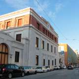 ...si trova il primo di questi storici edifici...
